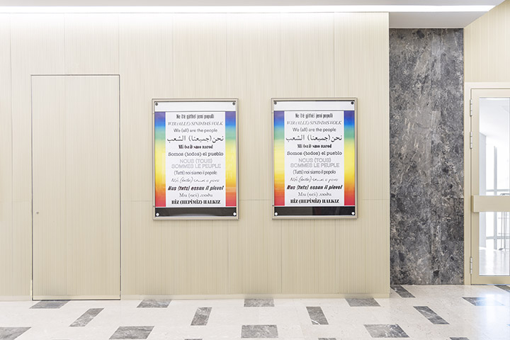 «We (all) are the people» von Hans Haacke