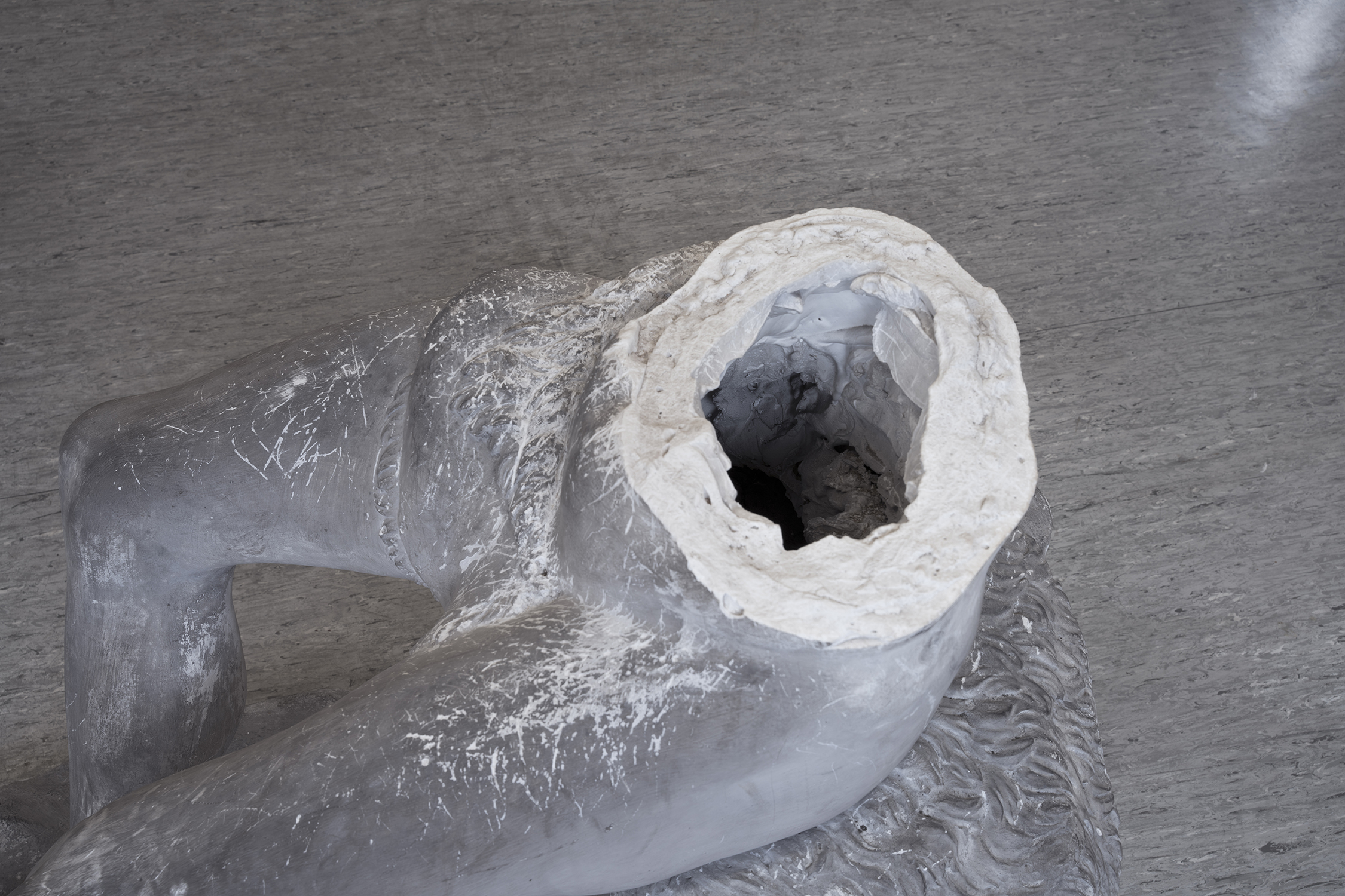 Thomas Julier «A Knife is a Bloody Metaphor»